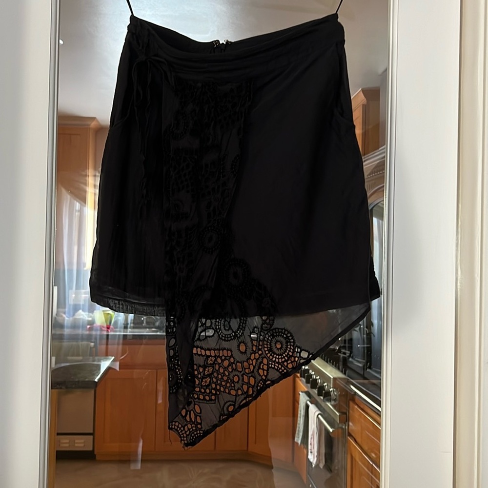 Womens Leifnote size 0 black skirt (70%cotton/30%silk) with eyelet accent flap